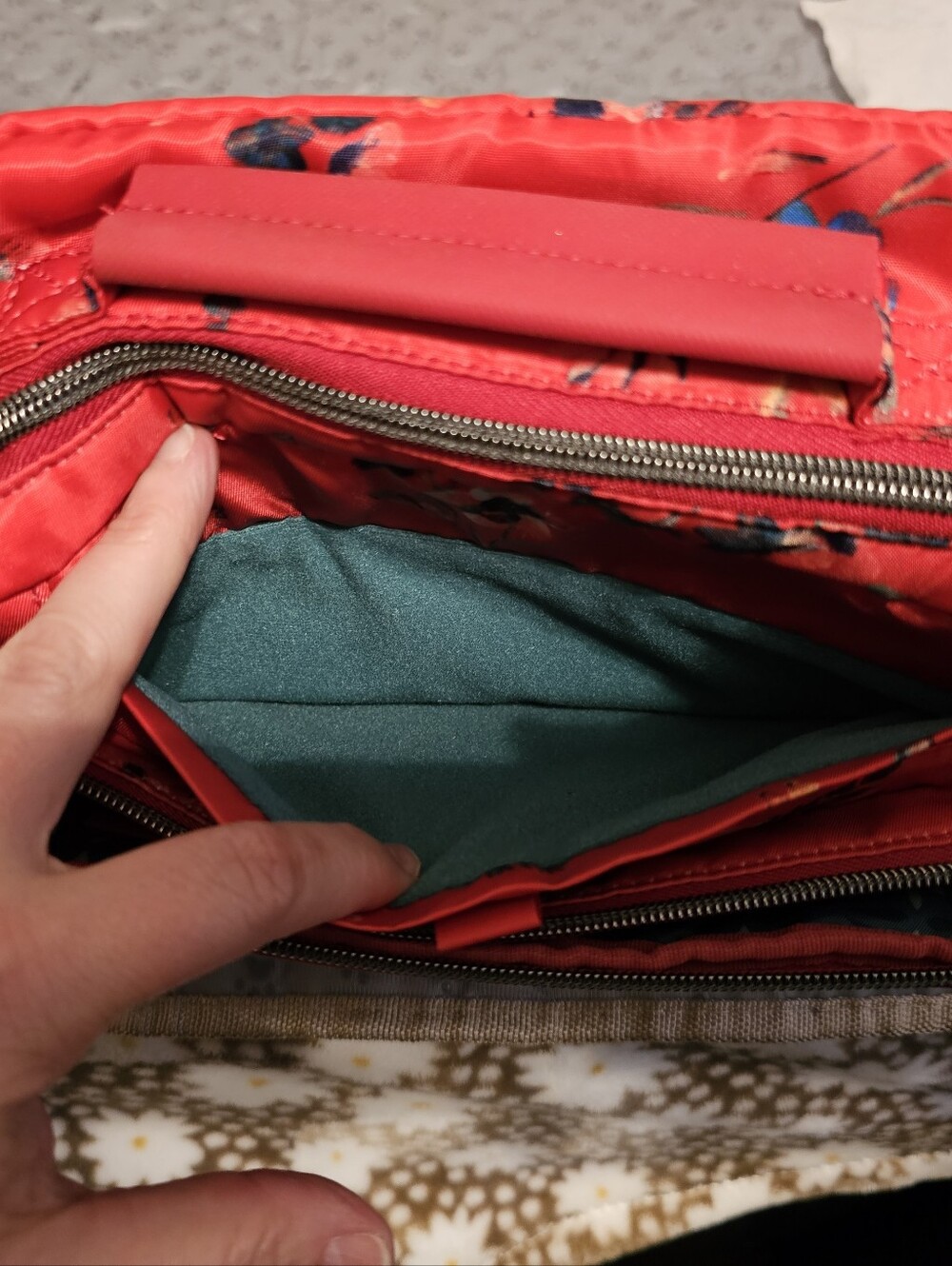Lug Trolley 2 Crossbody Bag in the Bouquet Red pattern - Picture 3 of 11